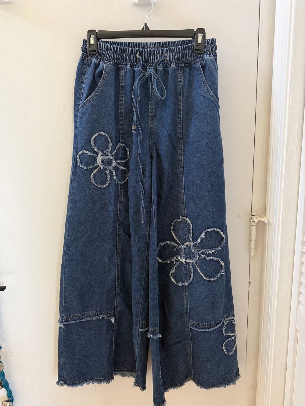 Shein Wide-Leg Drawstring Jeans with Floral Appliqué and Elastic Waist